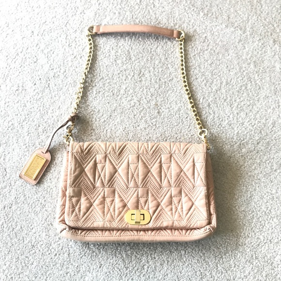 Badgley Mischka Handbags - Badgley Mischka light pink quilted purse